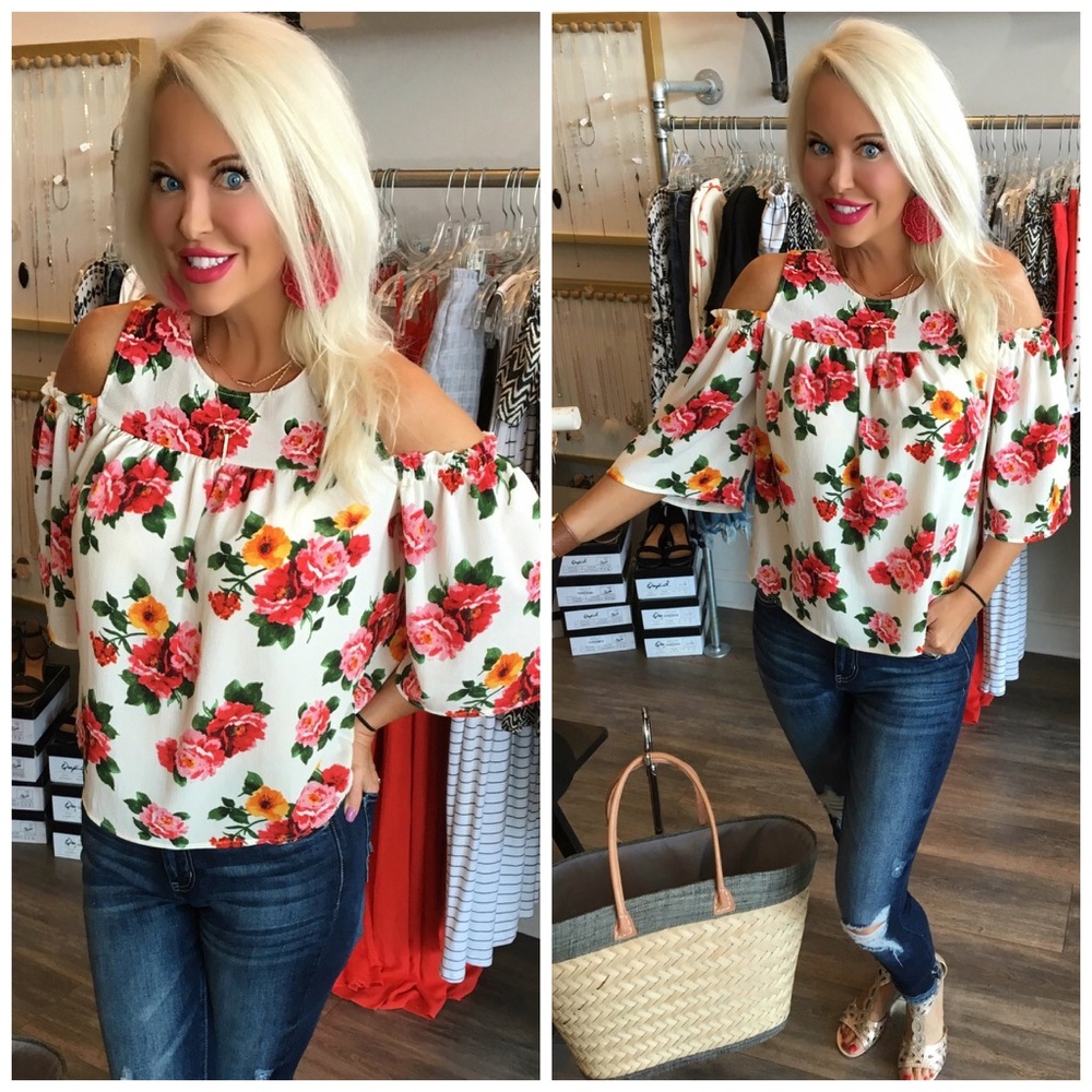 LAST 2! 🌹 Beautiful Roses Print Top! - Picture 2 of 4